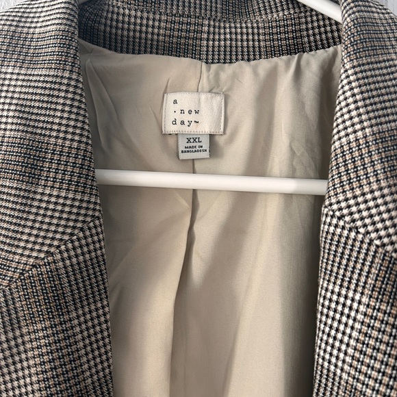 A New Day Plaid Blazer in Grey, Black and White - Picture 4 of 7